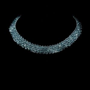 Collier “Bleu Profond” – Cristaux Autrichiens 4 mm et Perles Toho – 45–50 cm