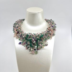 Rosée d’Émeraude – Collier en pierres naturelles, perles et cristaux Swarovski®