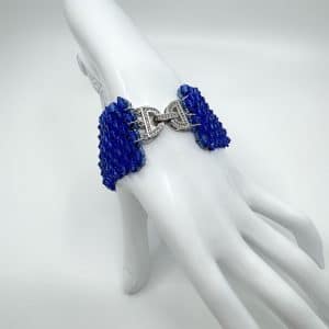 Le Bruit de la Mer est un bracelet cristaux Swarovski bleu orné de perles japonaises Toho.