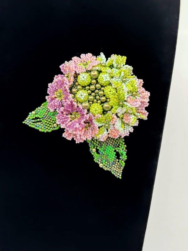 Hortensia Broche – un bijou qui attire tous les regards. – Image 2