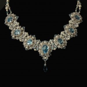 Collier Louvre en cristaux aigue-marine autrichiens et perles Miyuki argentées