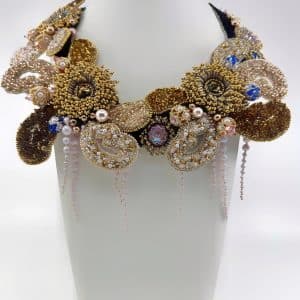 Collier Haute Couture GERBERAS – Chef-d’œuvre doré et éclat floral