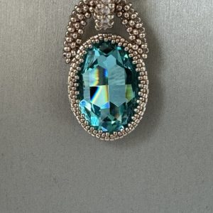Collier Grande Chaîne cristal Swarovski® – Élégance dorée et éclat turquoise