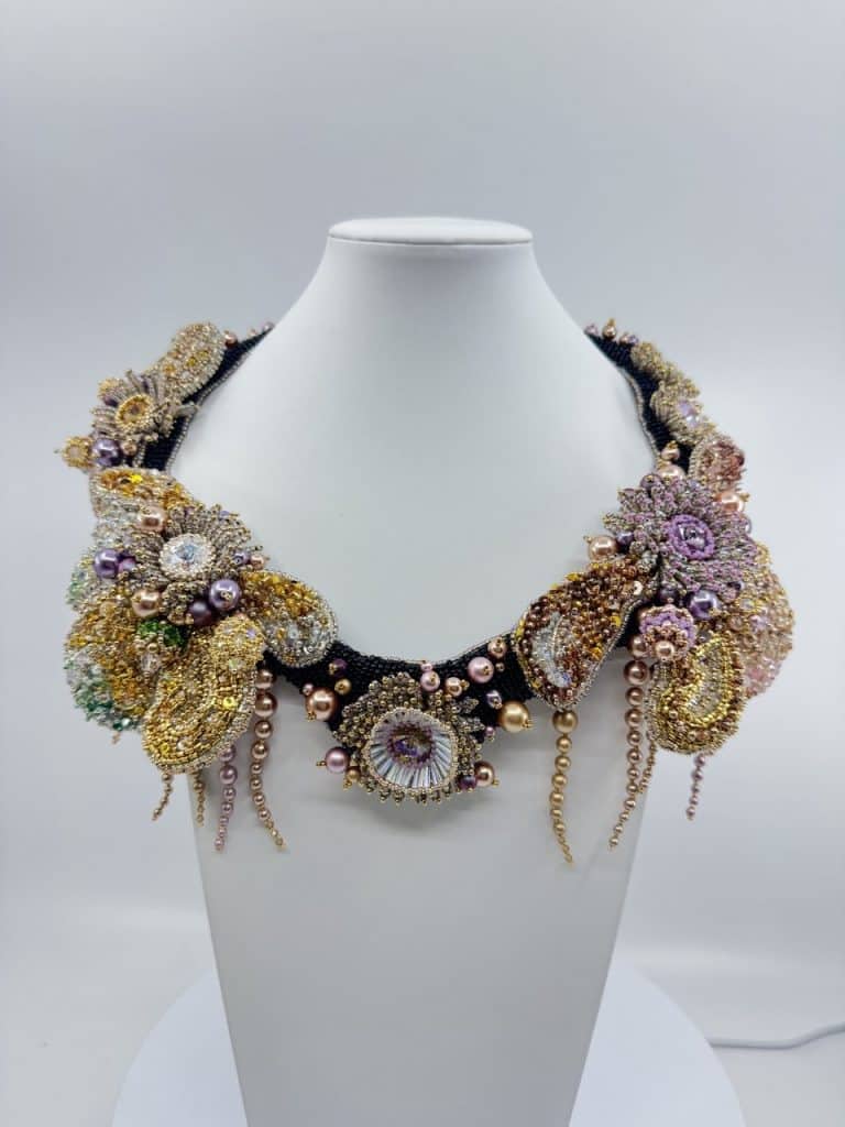 Collier de haute couture Élisabeth avec cristaux Swarovski et perles Miyuki