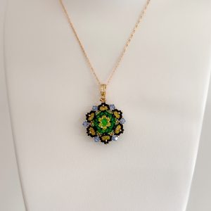Pendentif Rosace Émeraude – Cristaux autrichiens & perles Miyuki